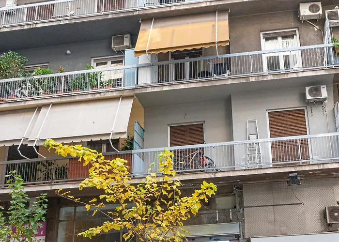 Livanos Charming Studio Steps From Metro