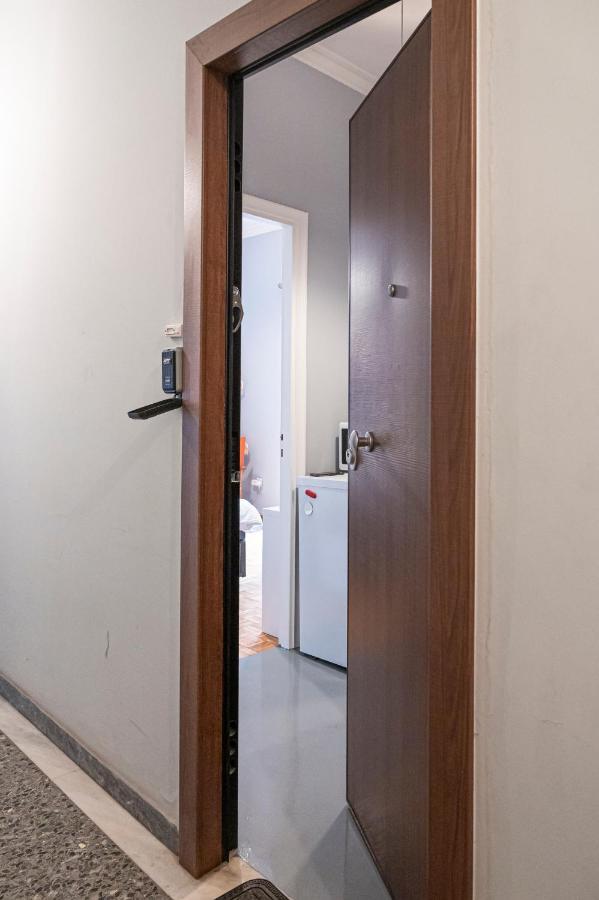 Livanos Charming Steps From Metro Apartment Athen