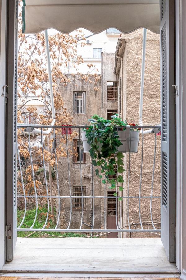 Livanos Charming Steps From Metro * Athen
